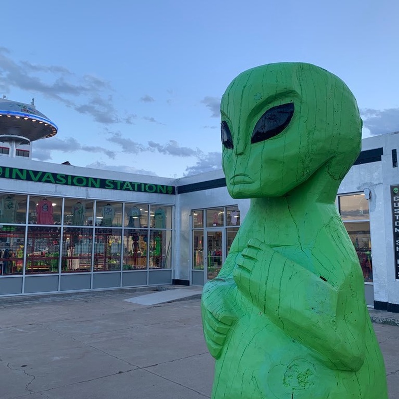 Alien-themed roadside attraction